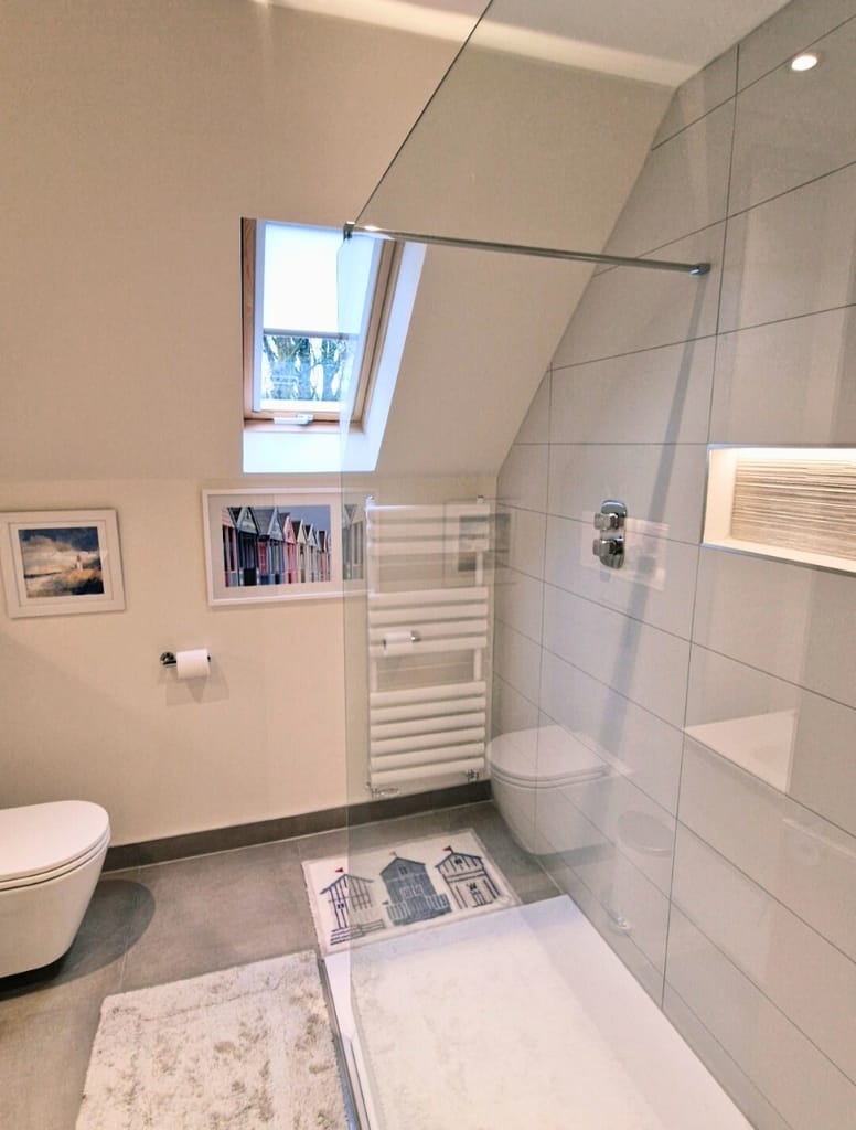 Cosy ensuite bathroom with velux window and walk in shower in Milngavie