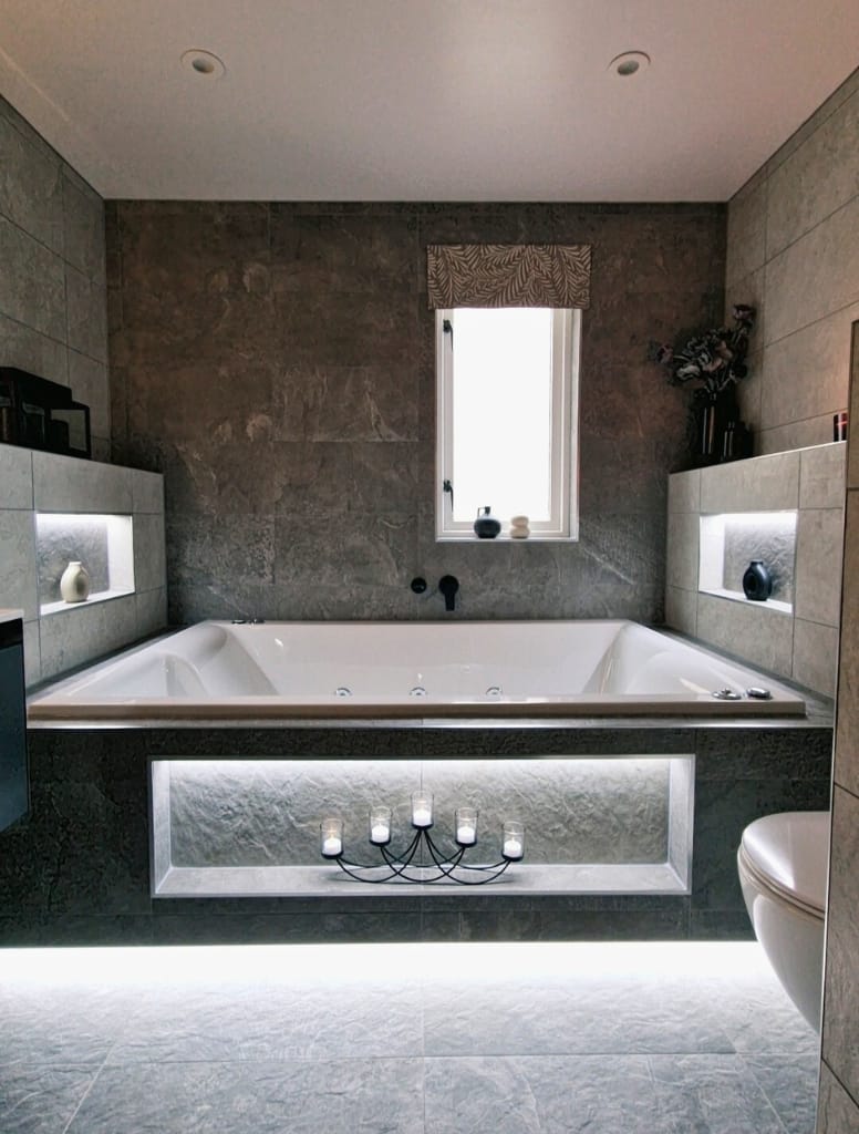 Large alcove bath panel in Langbank