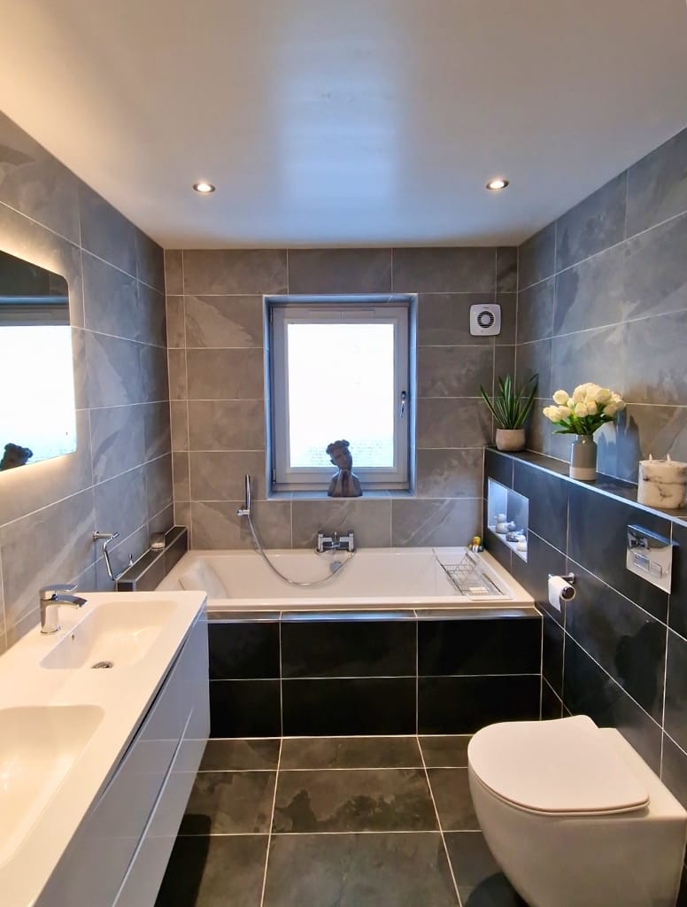 Large whirlpool bath in langbank